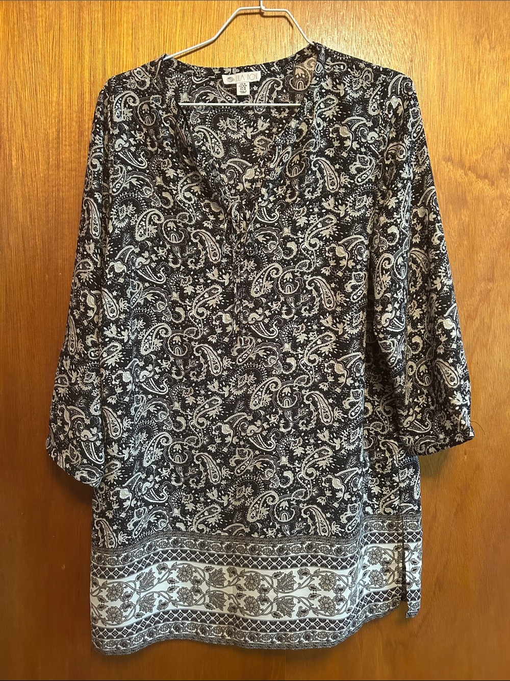 Lila Rose Black and White Paisley V-Neck Dress